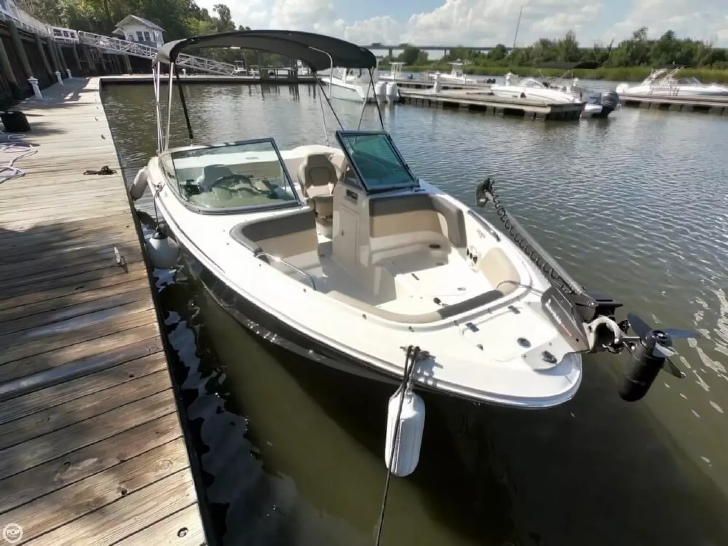2014 Chaparral 21 Ski & Fish H20 - Image 2