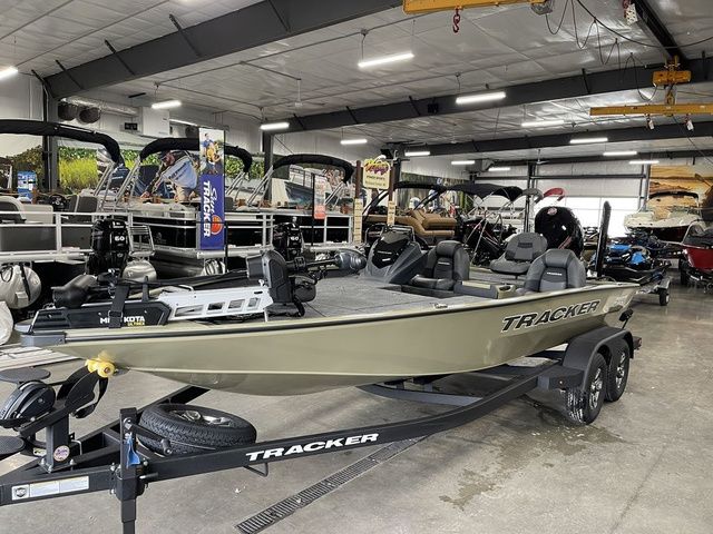 2026 Tracker Savage 215 - 11