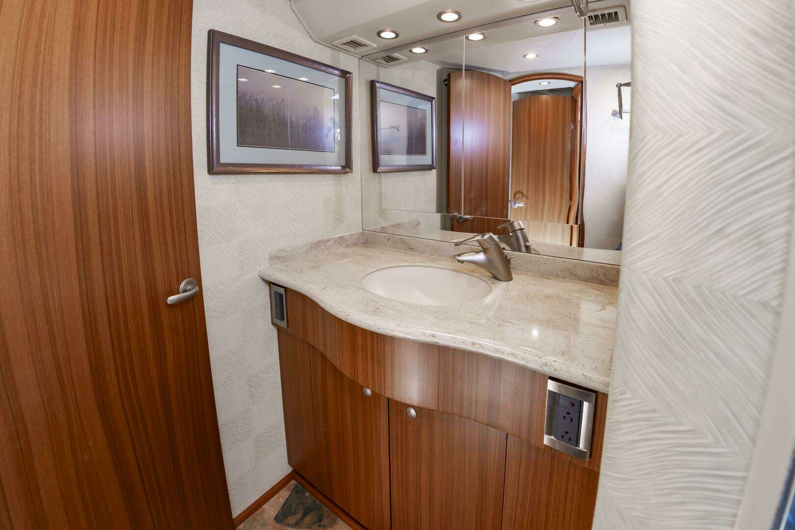 2010 Viking 52 Sport Coupe - Image 44