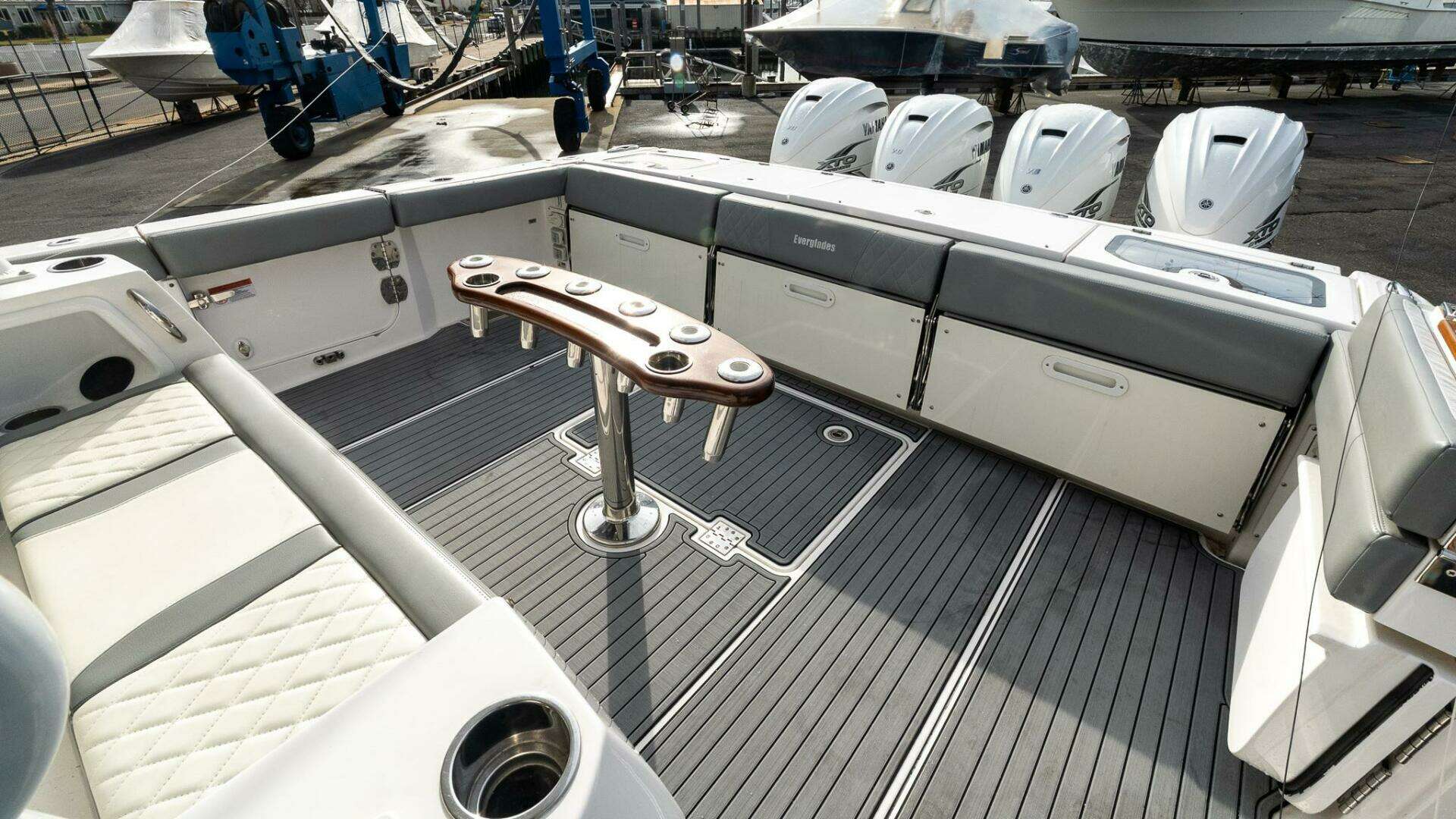2023 Everglades 455 Center Console - Image 10