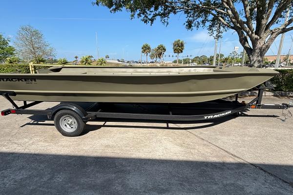 2025 Tracker Grizzly 2072 Utility