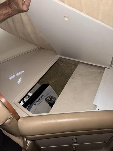 2005 Four Winns 298 Vista storage compartment with battery box.