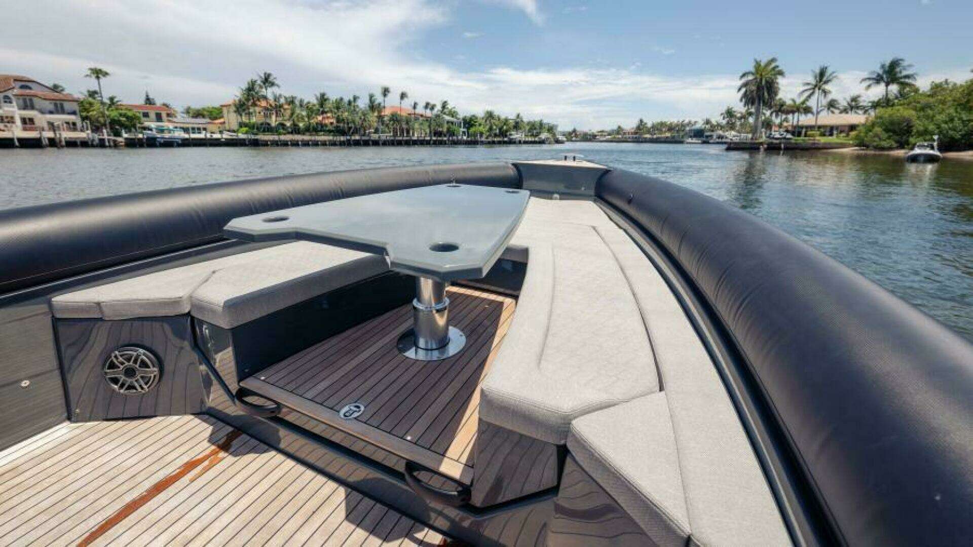2025 Skipper 38 Sunbed - Image 30