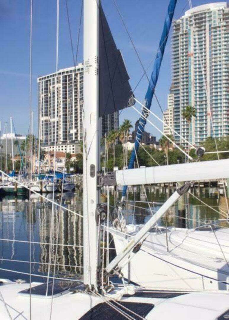 2004 Hunter Sloop - Image 12