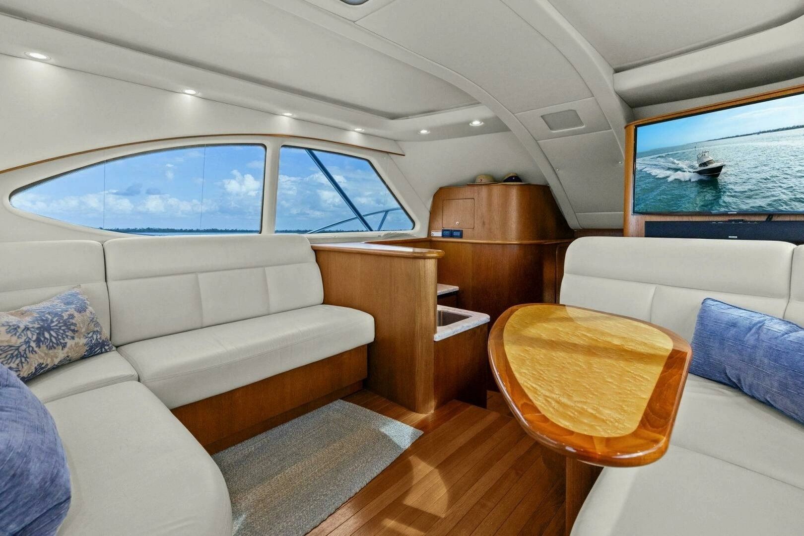 2013 Tiara Yachts 3900 Convertible - Image 14