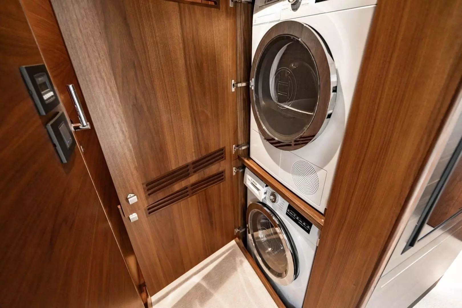 2020 Princess V60 - Image 28