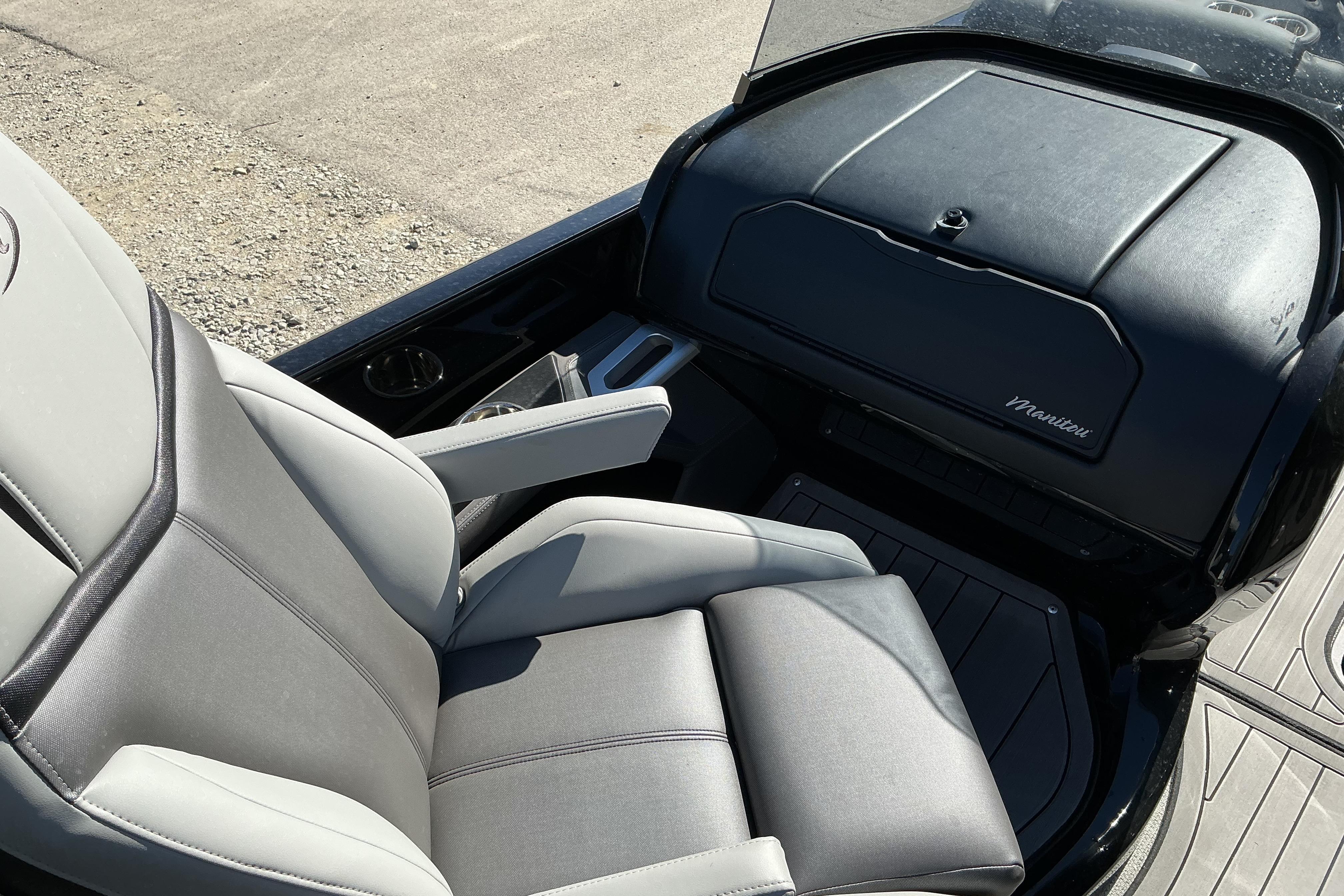 2024 Manitou 25 X-Plode XT SRS boat interior with sleek seating and dashboard.