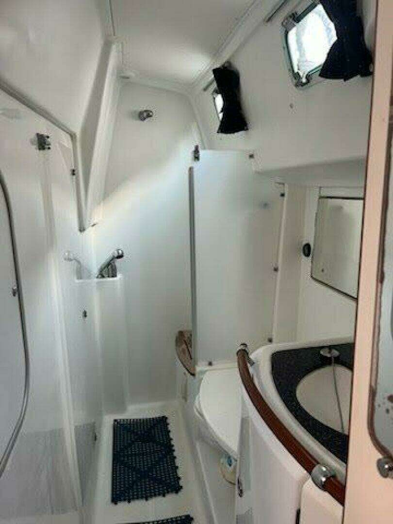 2003 Beneteau 42cc - Image 28