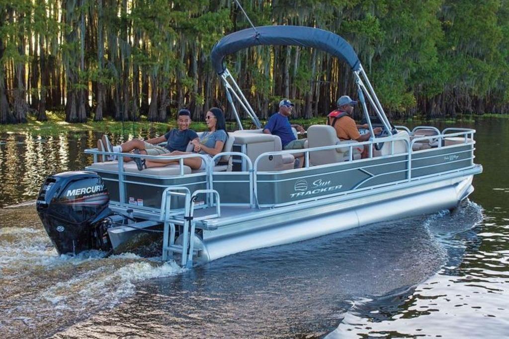 2017 Sun Tracker Fishin' Barge 22 DLX