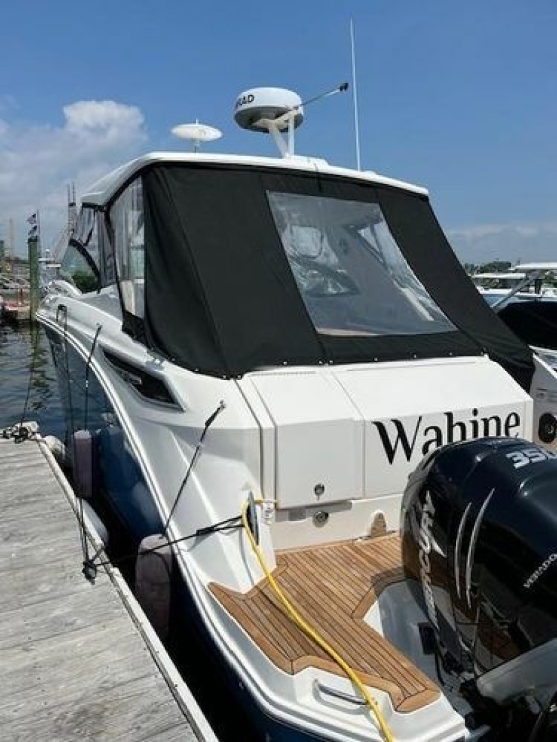 2021 Sea Ray Sundancer 320 Outboard - Image 2