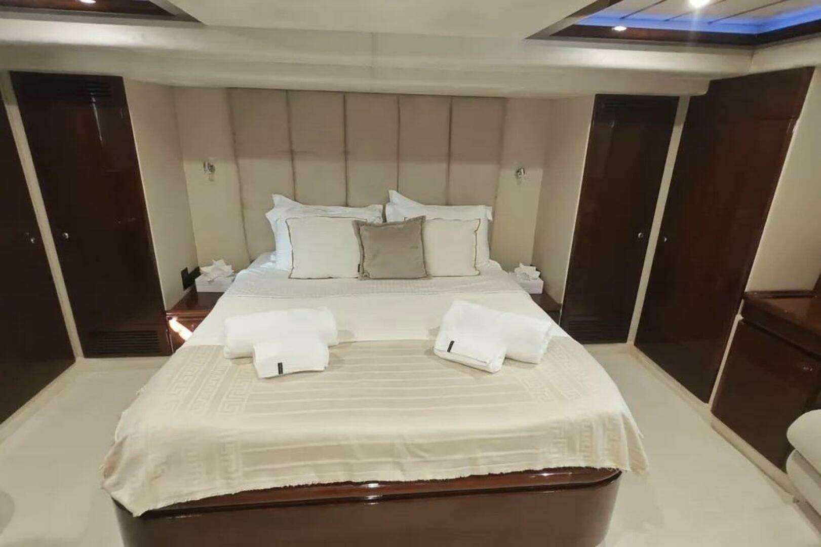 2002 Ferretti Yachts 720 - Image 30