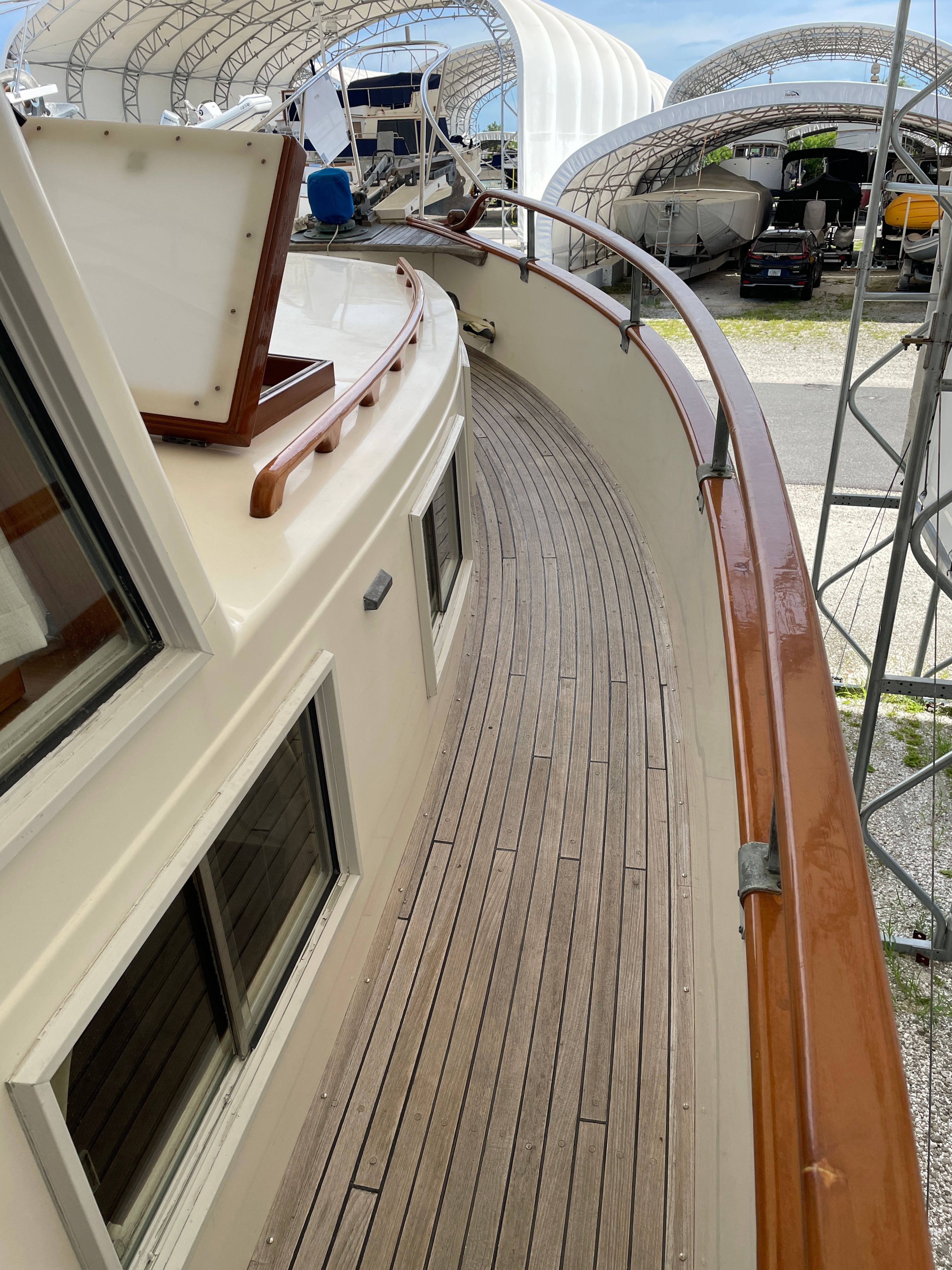 1985 Grand Banks 42 Motor Yacht - 16