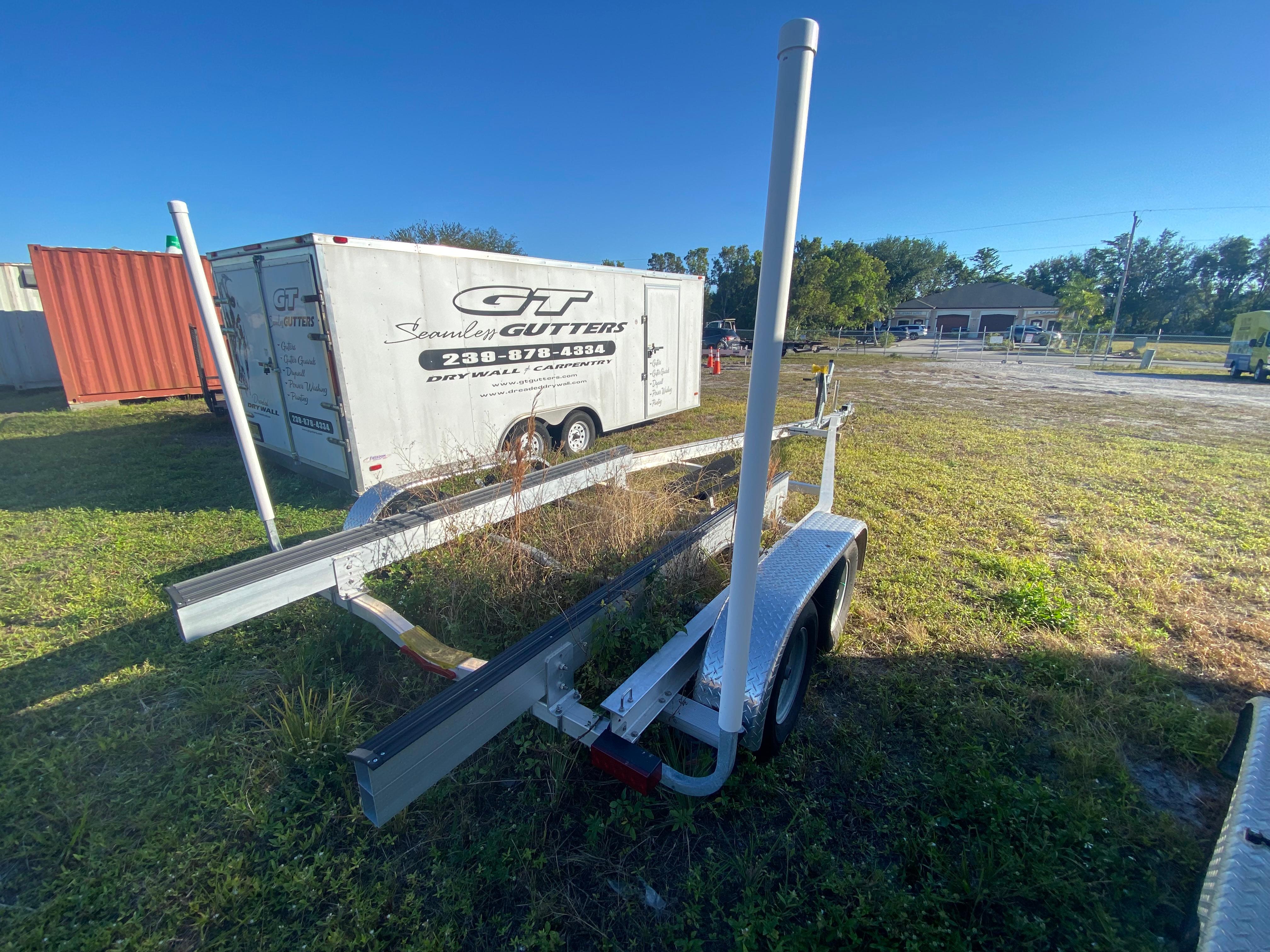 Trailer for 2018 Yamaha Boats 242 Limited S on grassy lot.