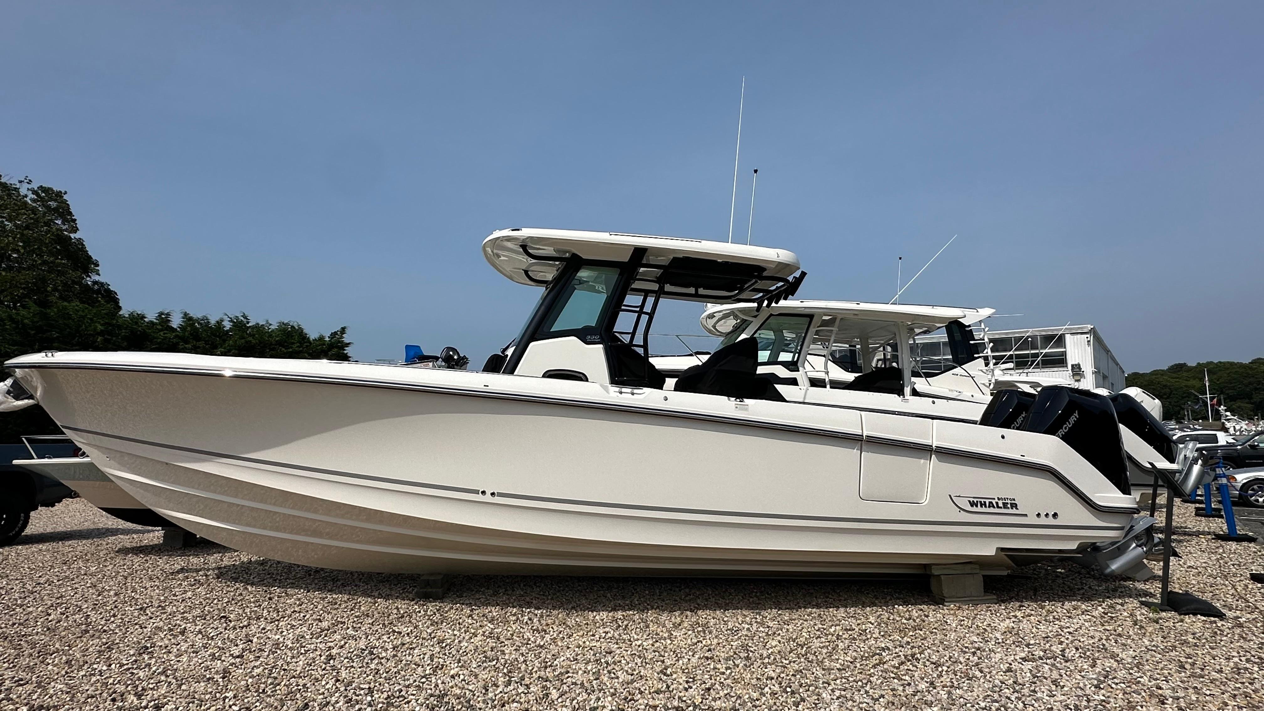 2025 Boston Whaler 330 Outrage