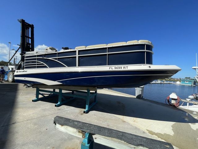 2019 SouthWind V23LC - 3