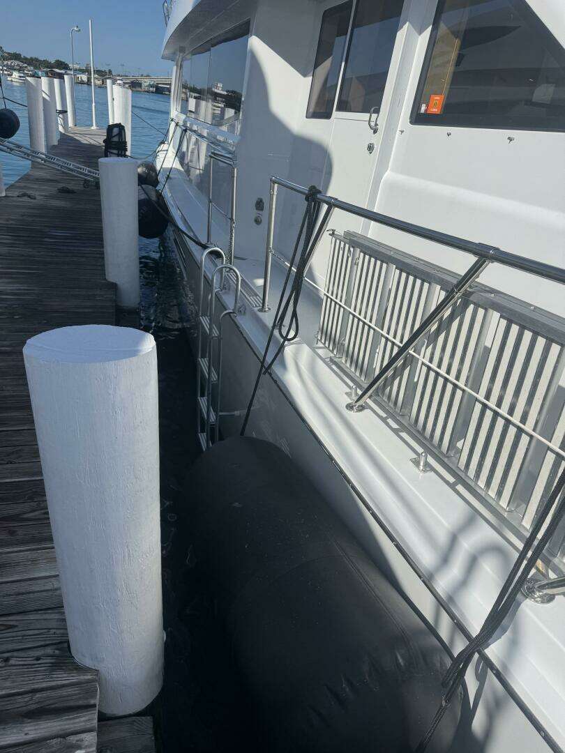 2000 Hatteras 75 Sport Deck - Image 21