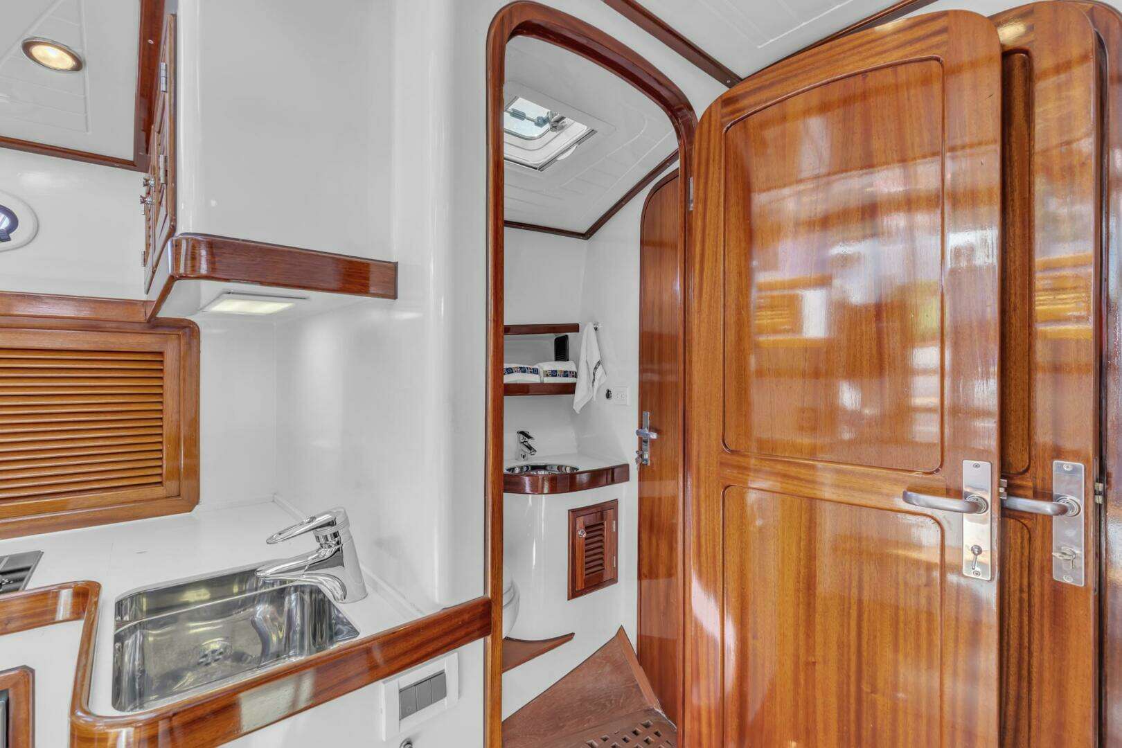 2007 Gorbon 40 - Image 25