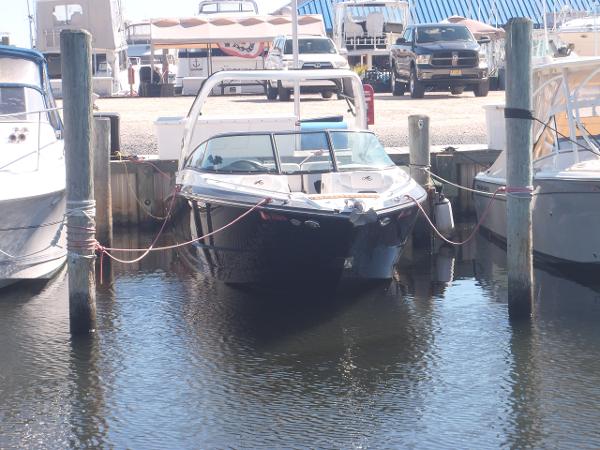 2015 Monterey 288 Super Sport boat docked at marina, surrounded by other vessels.