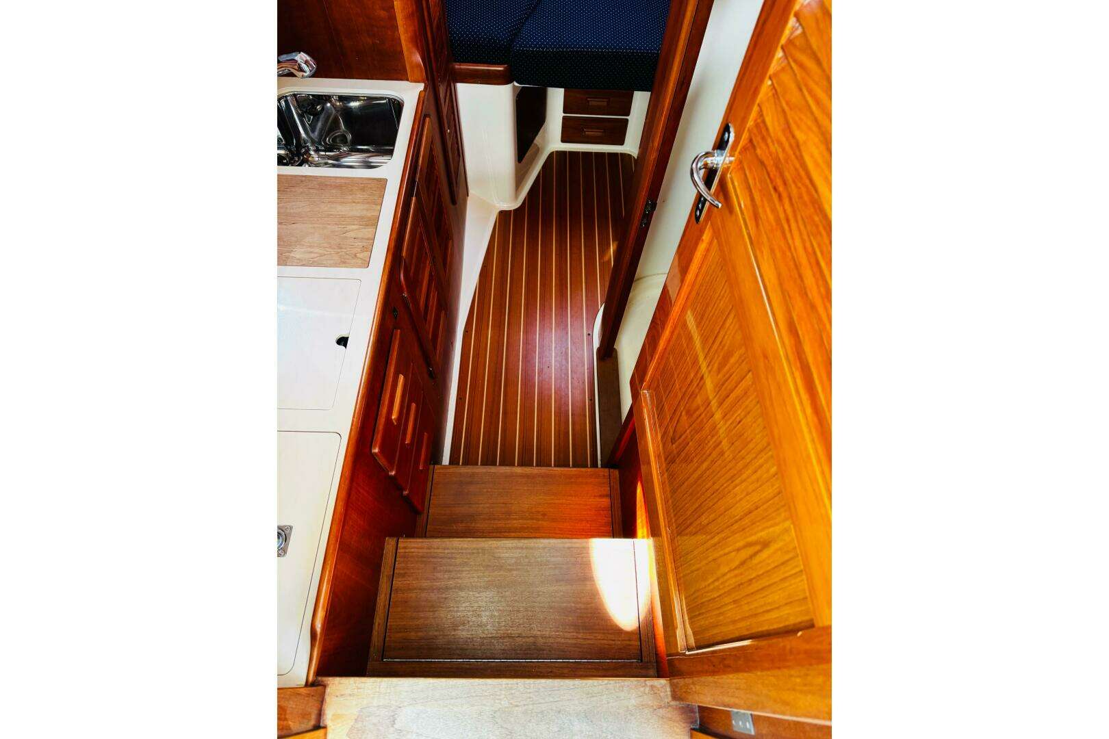 2012 Hinckley Picnic Boat MKIII - Image 17