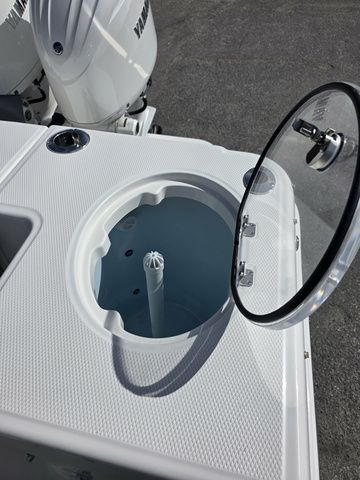 2026 Robalo R277 - 11