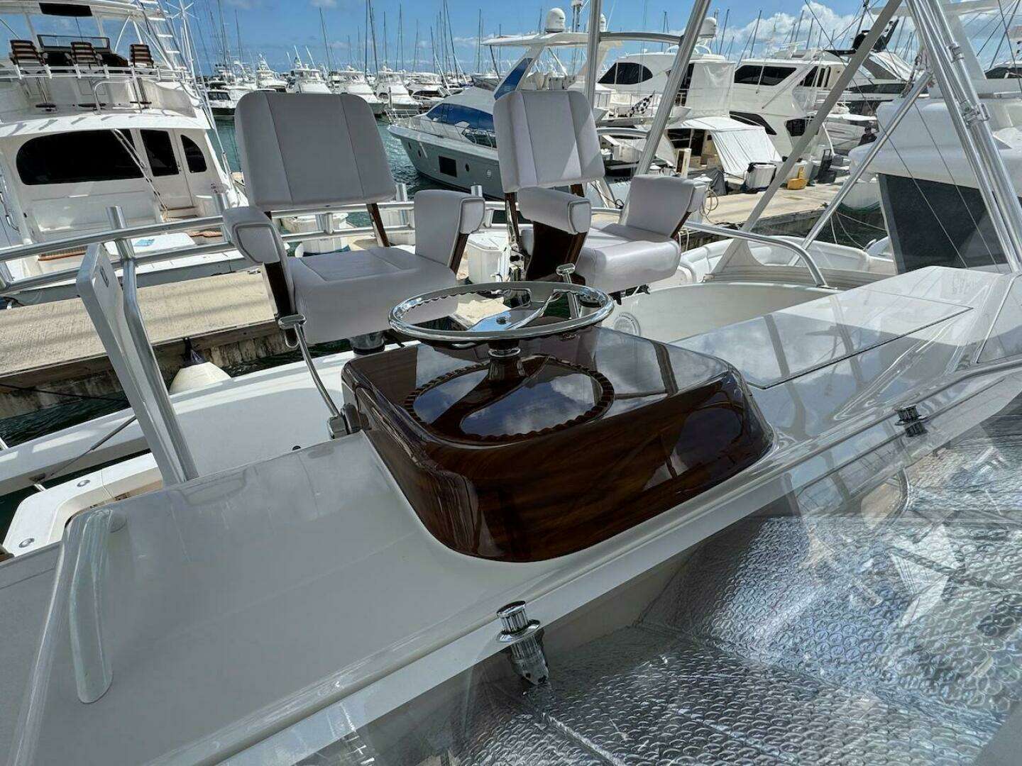 2007 Viking 52 Convertible - Image 35