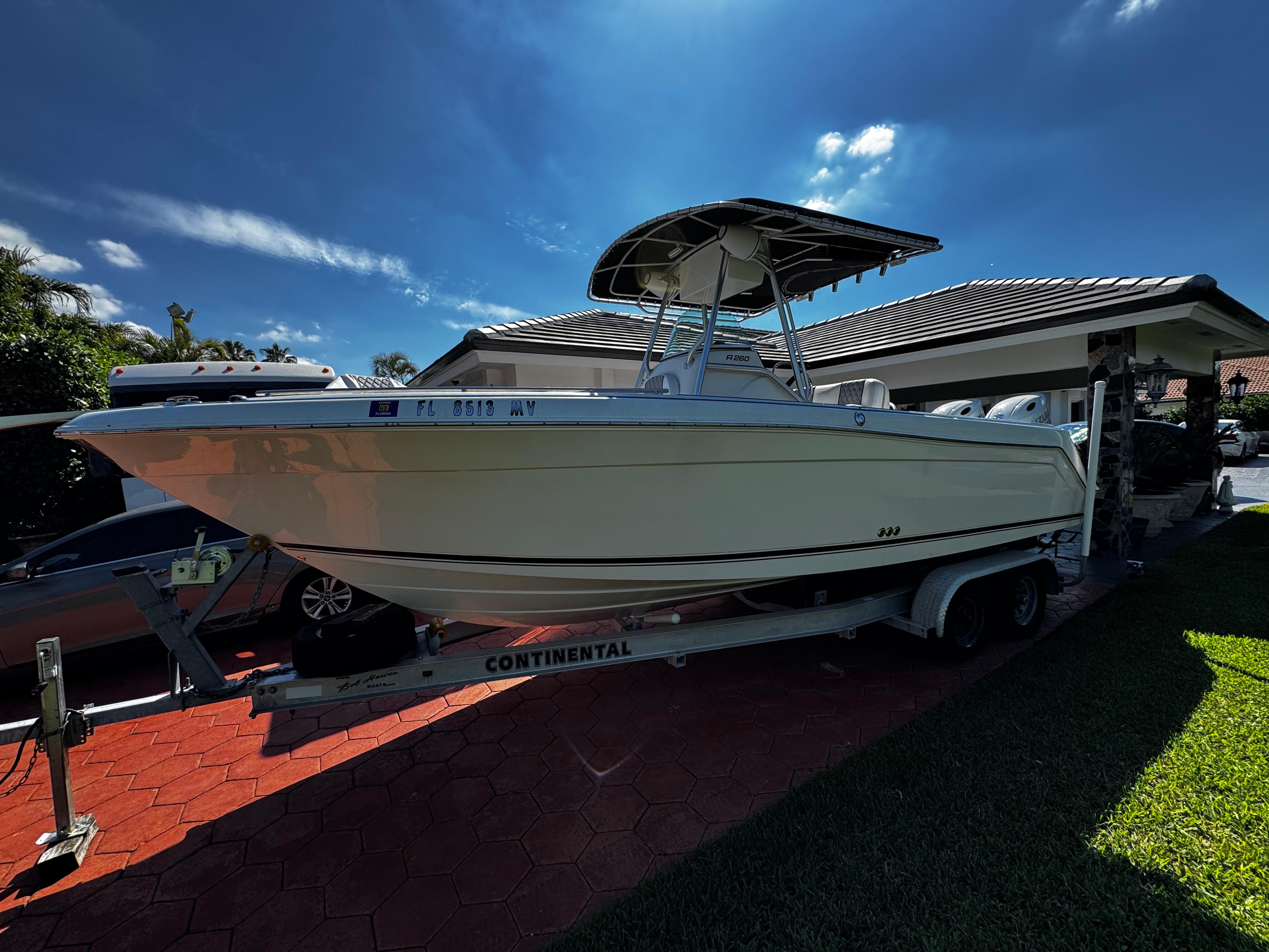 2004 Robalo R260 Center Console