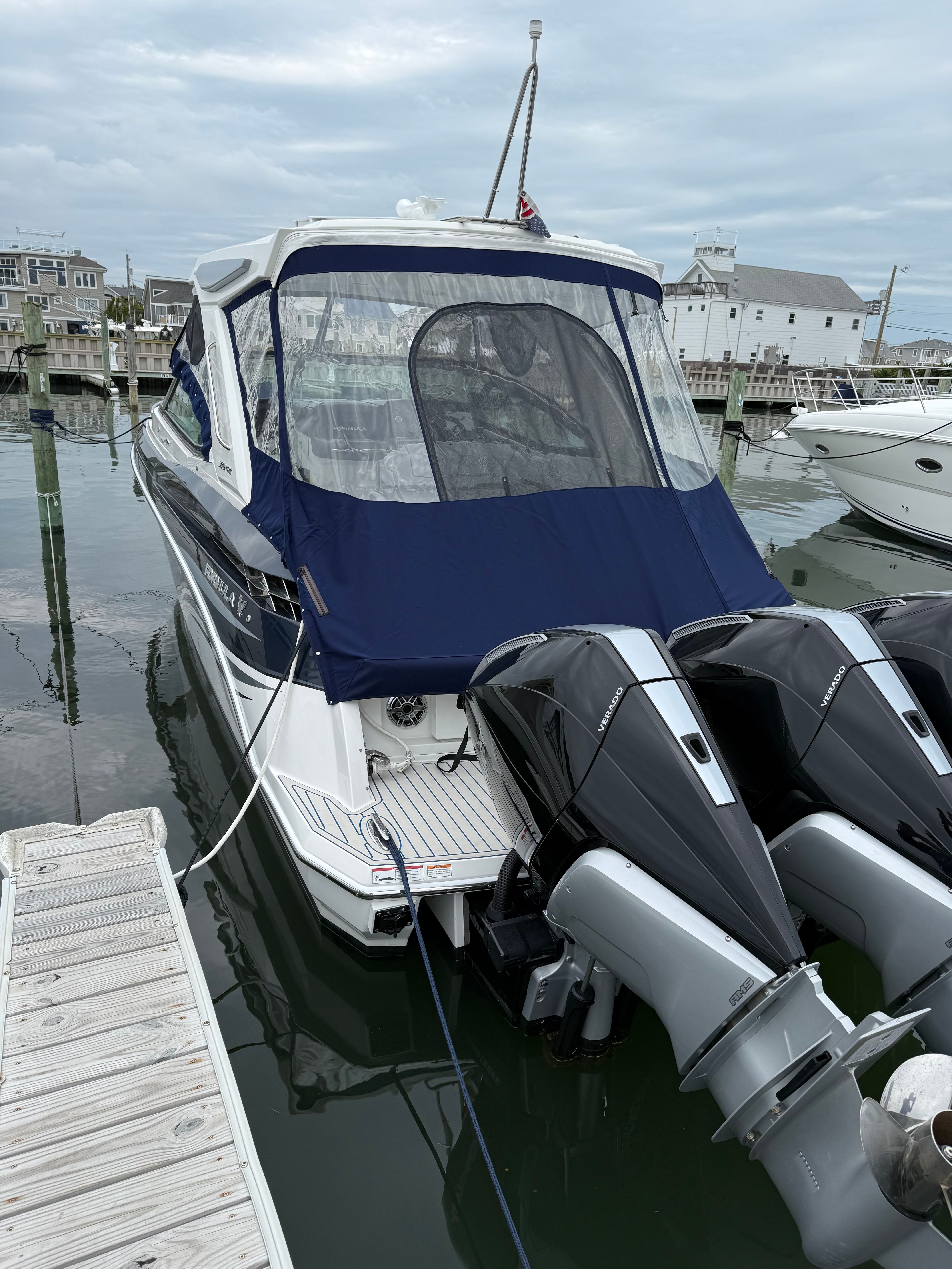 2024 Formula 330 Crossover Bowrider OB - 14