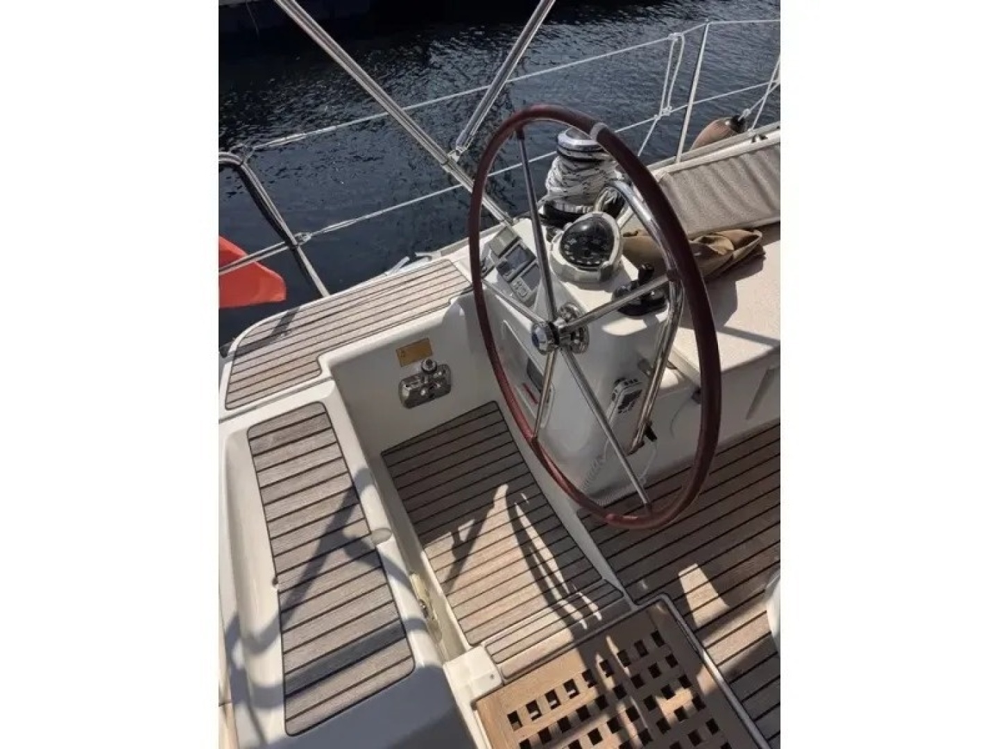 2011 Jeanneau 50 Deck Saloon - Image 10