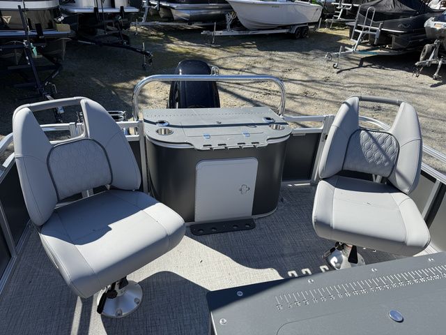 2026 Tahoe Sport 85 Rear Fish 23 - 13