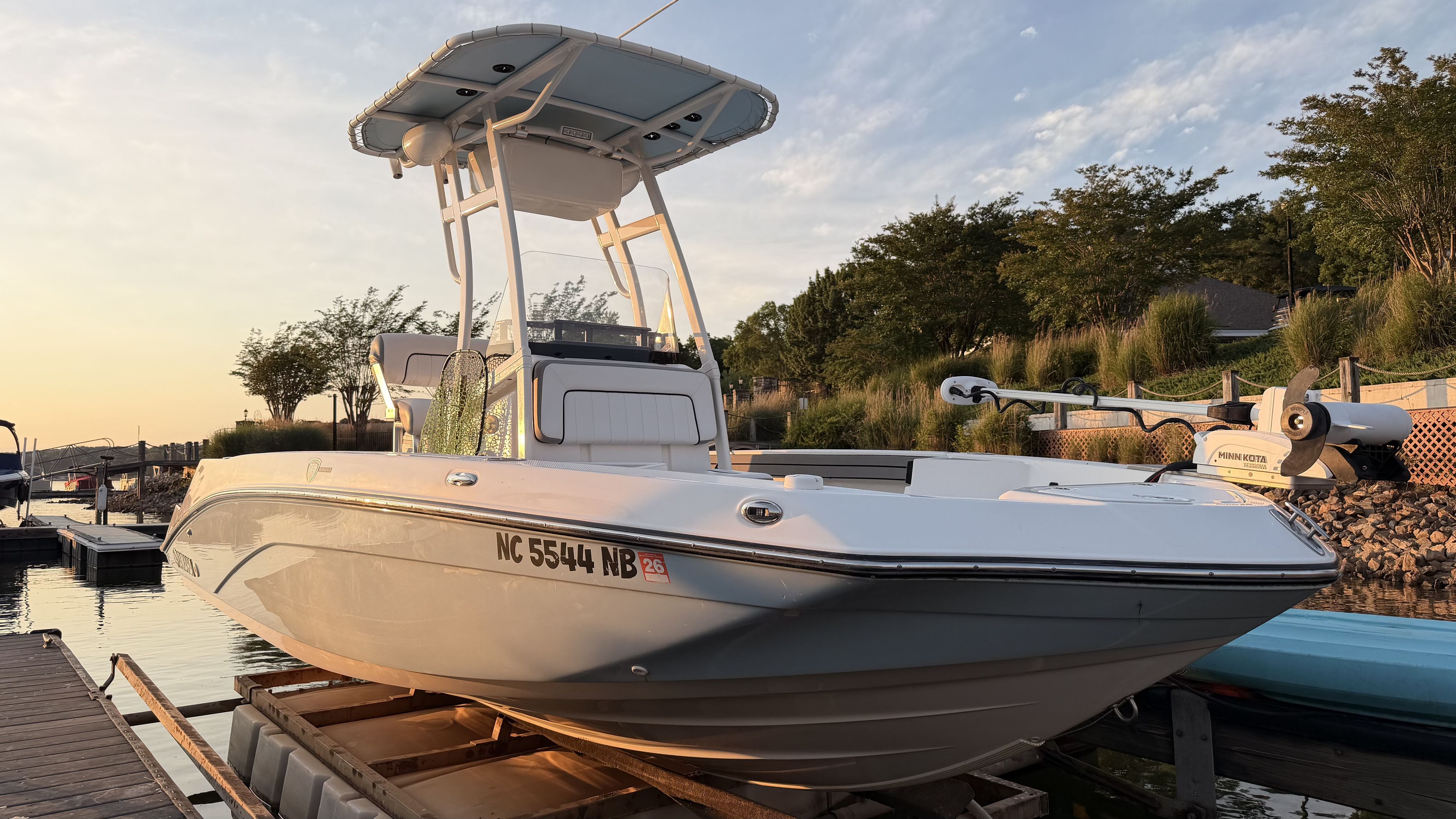A 2019 Yamaha 190 FSH Sport boat docked on the water.