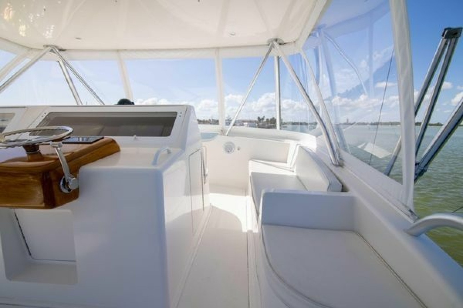 2007 Viking 52 Convertible - Image 3