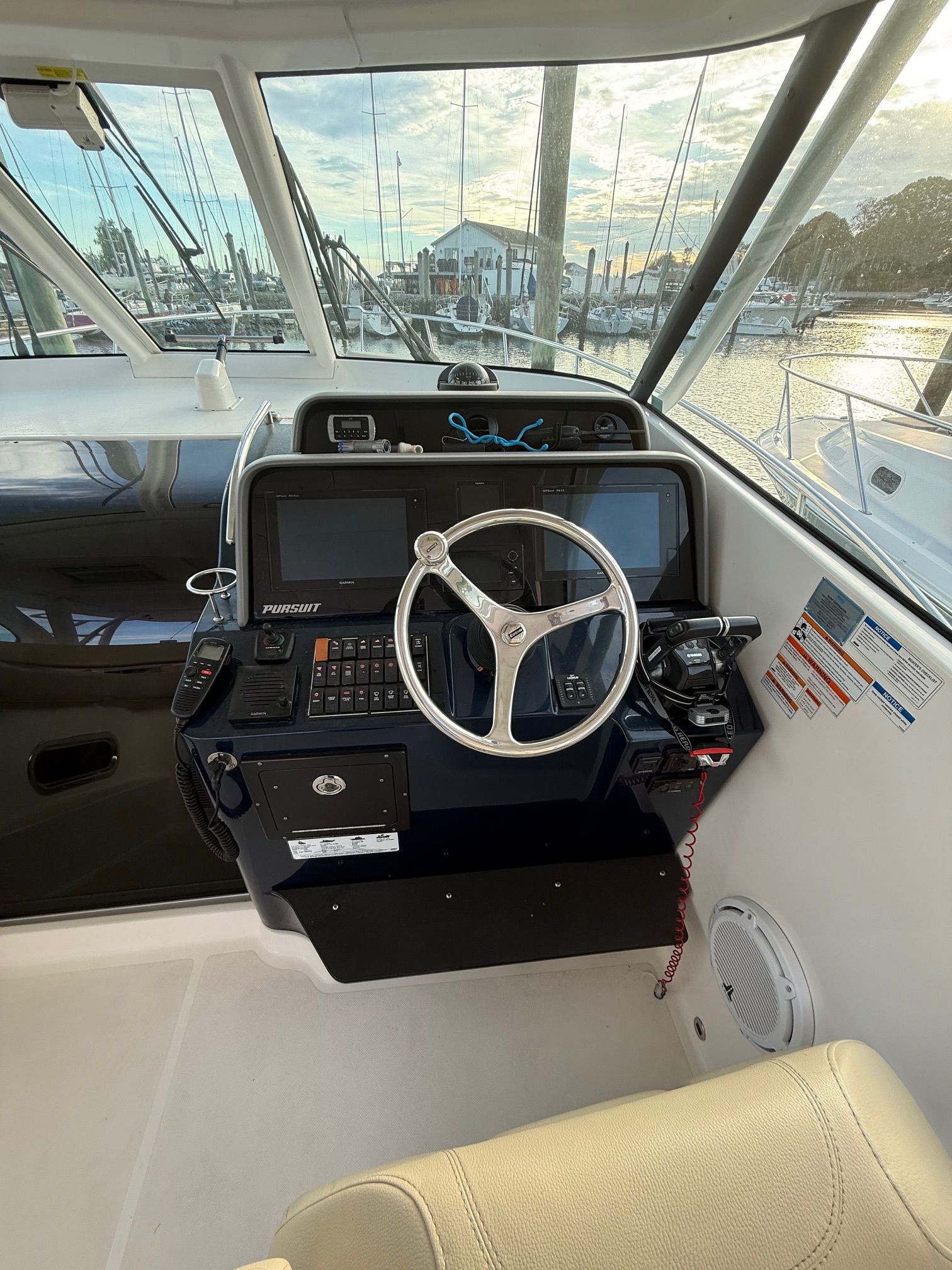 2017 Pursuit OS 385 Offshore - 12