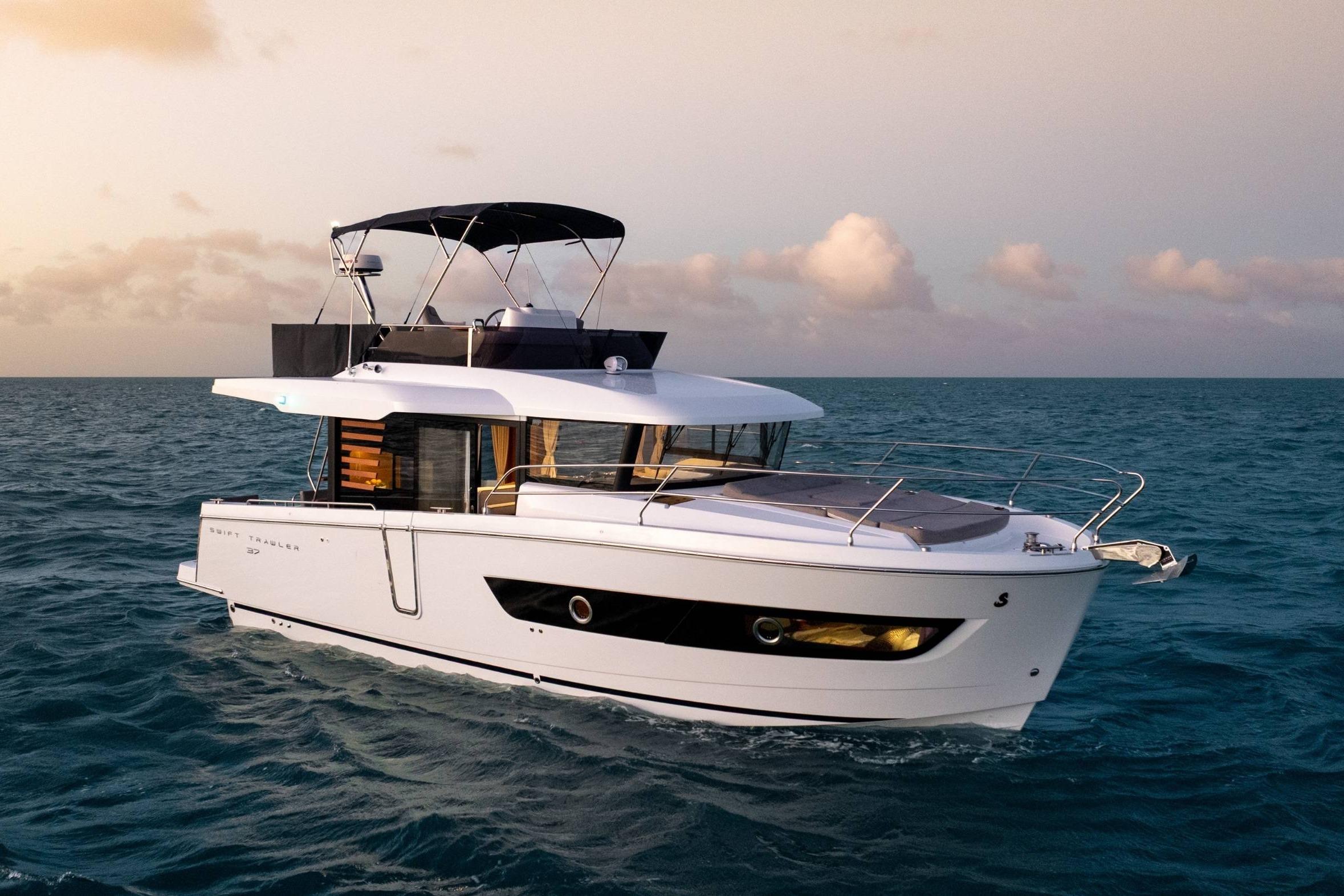 2027 Beneteau Swift Trawler 37 Fly