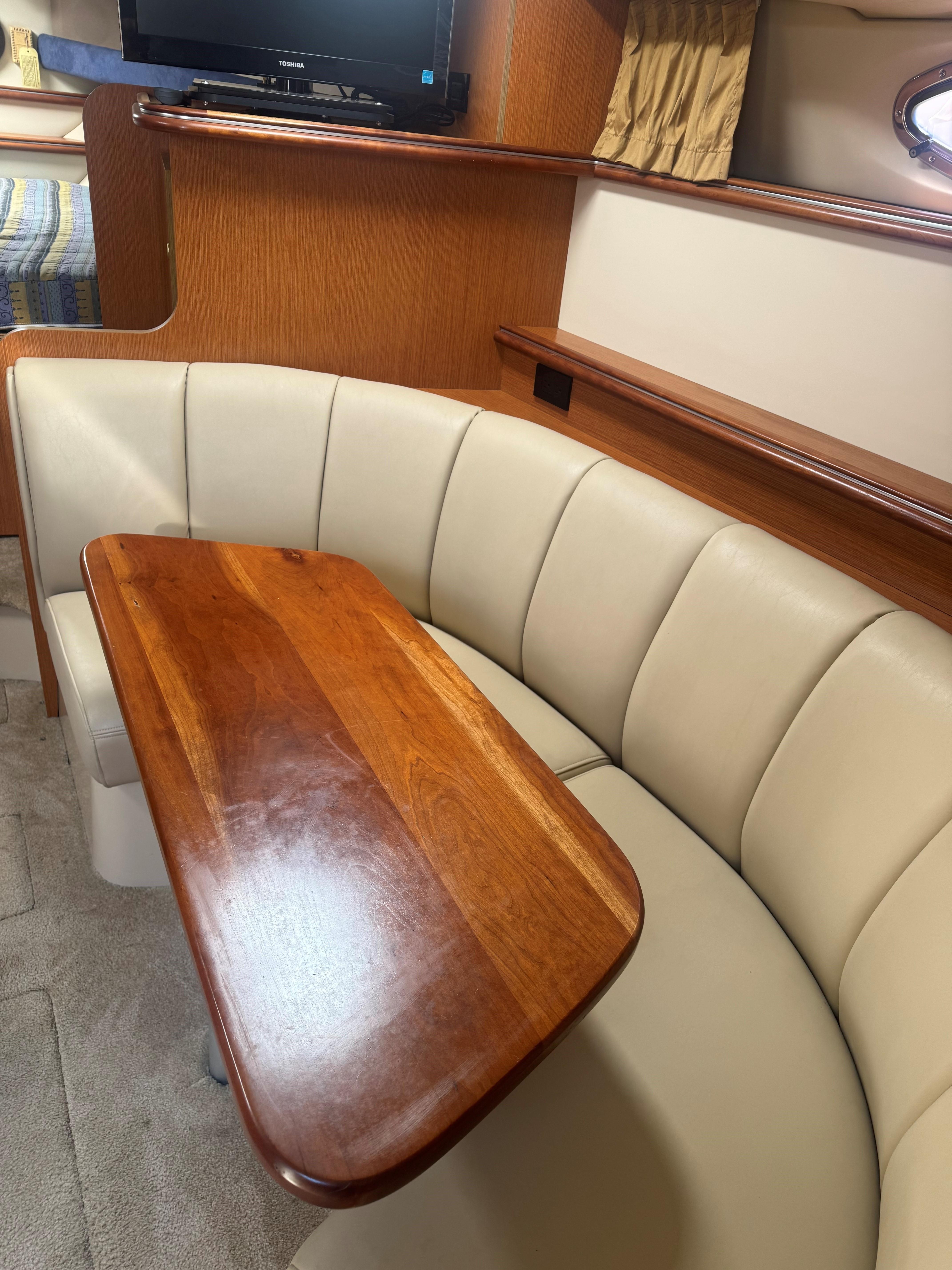 2004 Cruisers Yachts 320 Express - 14