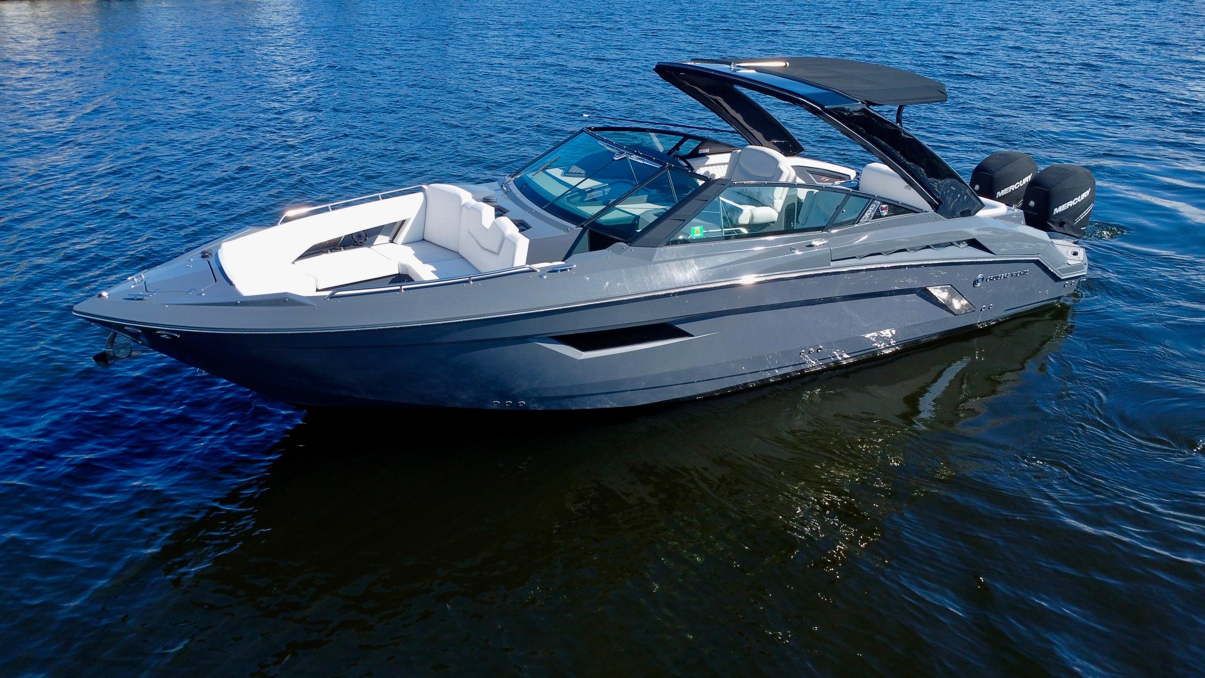2021 Cruisers Yachts 338 Outboard