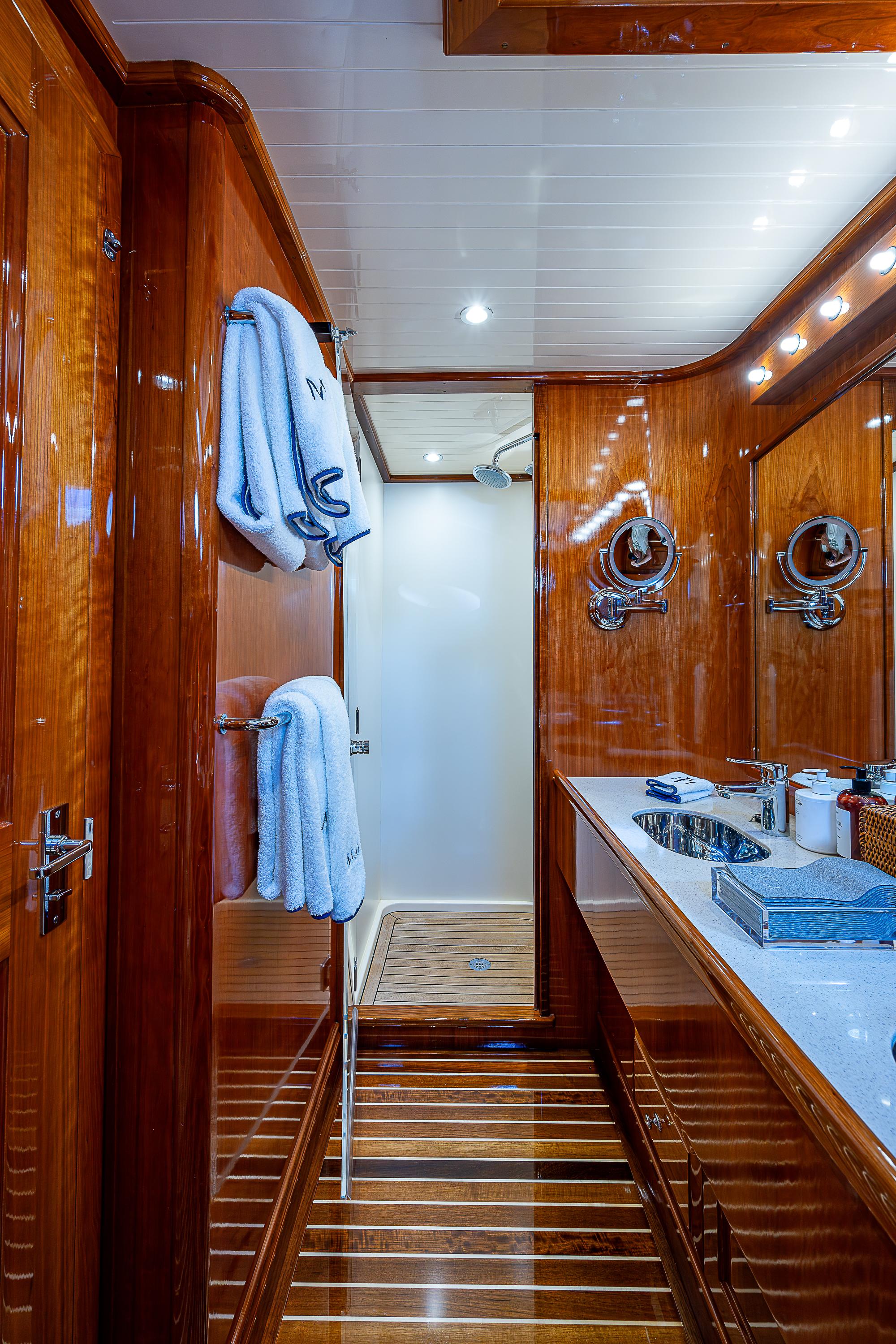 2018 Hinckley Talaria 55 MKII - 59