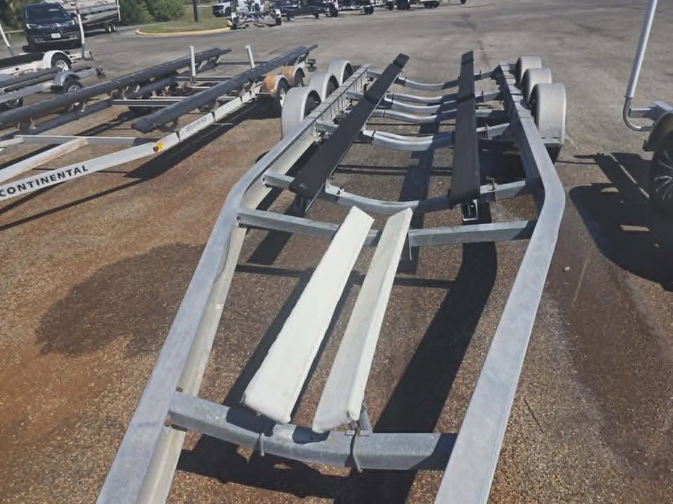 Boat trailer for 2003 Sunsation 32 Dominator.