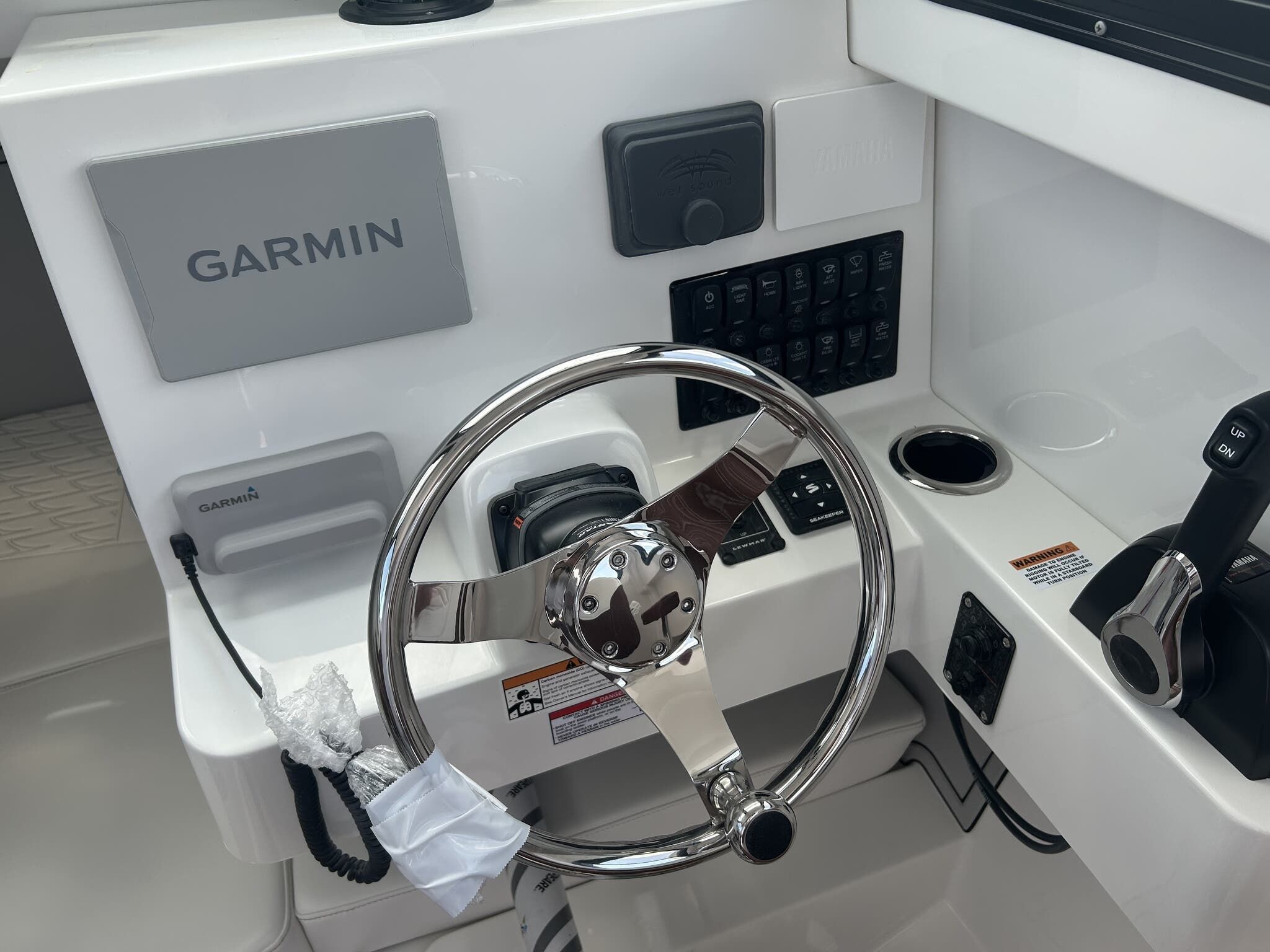 2026 Parker 227 Explorer WITH AC AND SEAKEEPER RIDE - 11