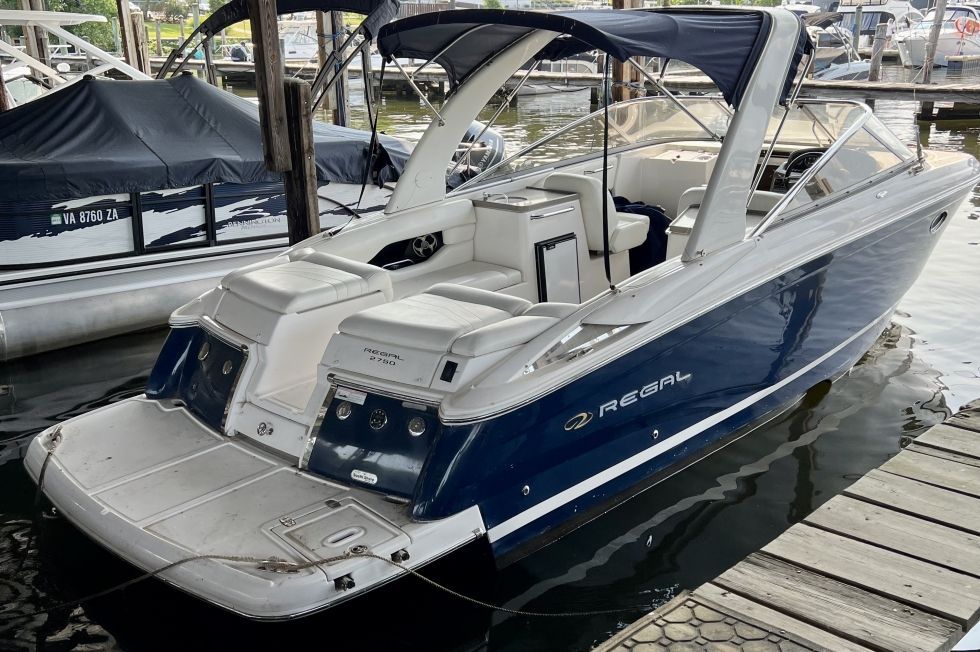 2011 Regal 2750 Cuddy - 5