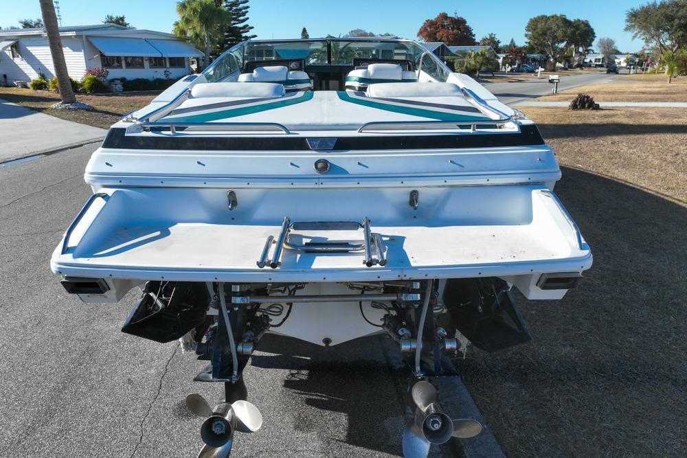 1989 Formula 292 SR-1 boat, rear view, showcasing dual propellers and spacious deck.