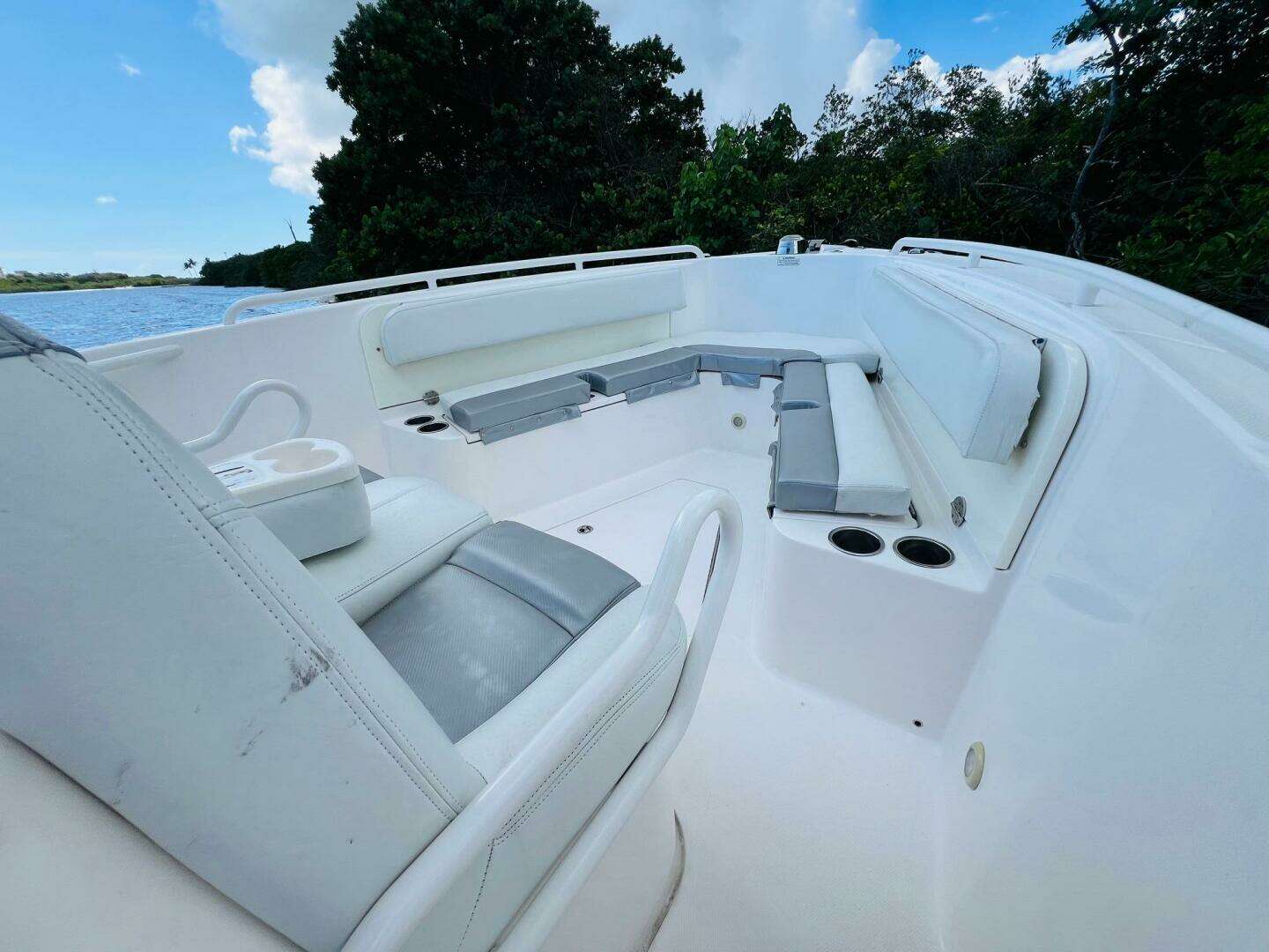 2012 Everglades 295 Center Console - Image 13