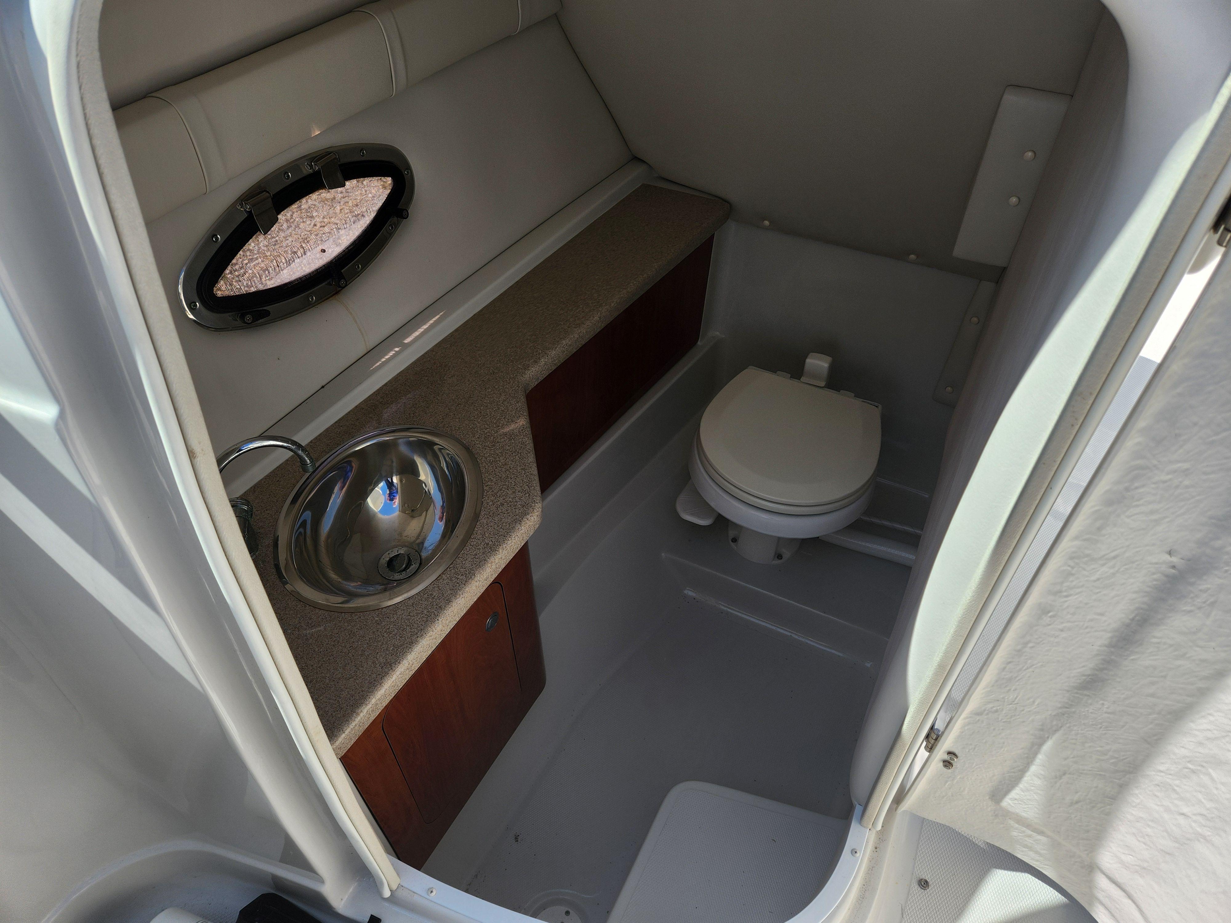 2009 CROWNLINE 300 LS - Image 12