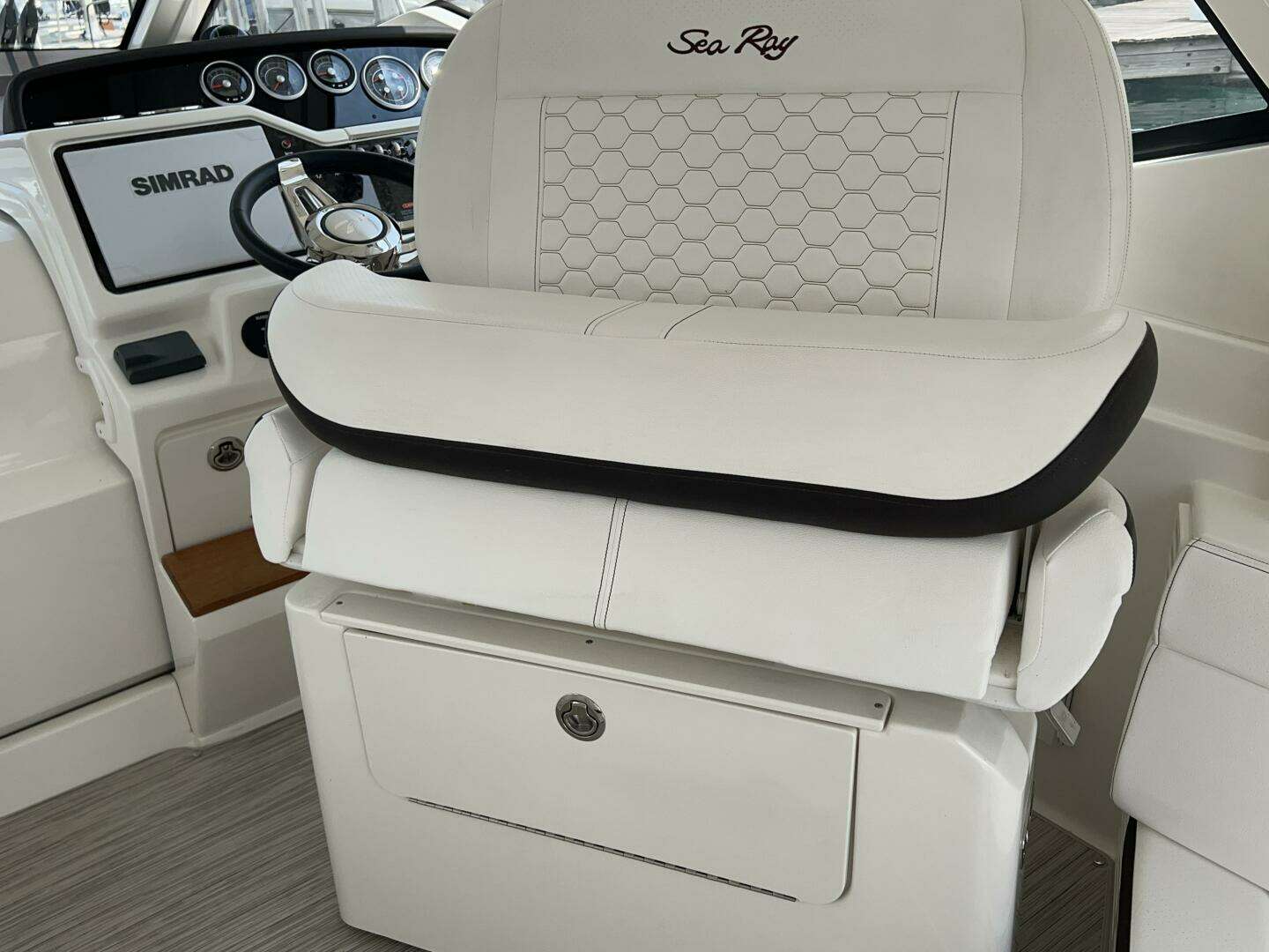 2019 Sea Ray Sundancer 350 Coupe - Image 20