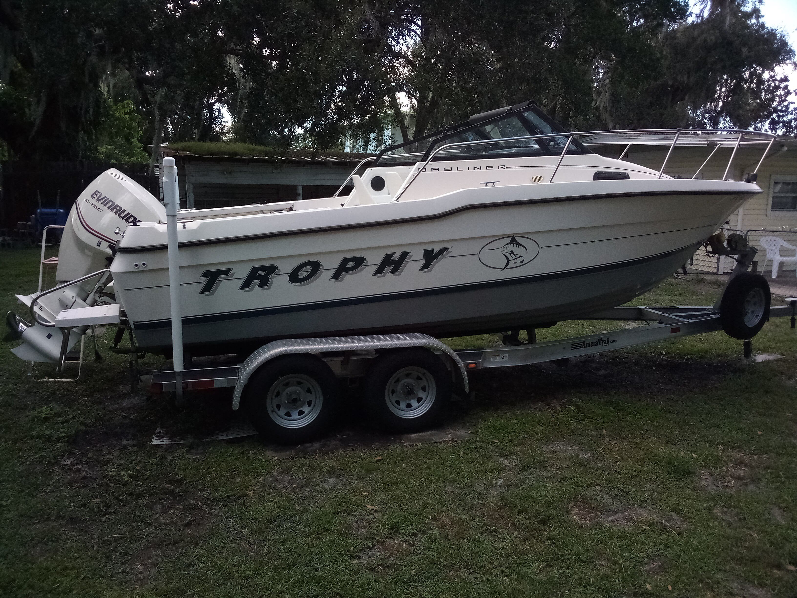 A 1995 Bayliner Trophy 2000 parked on a trailer outdoors.