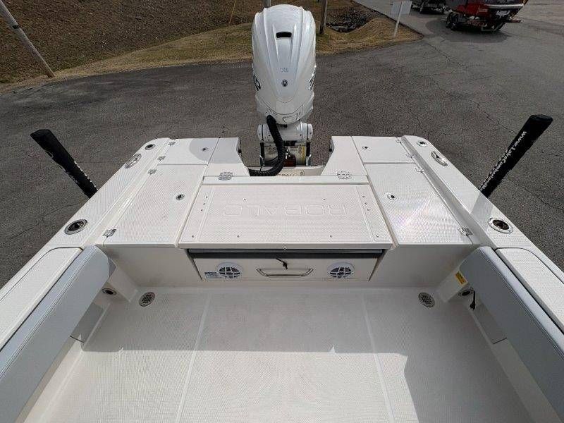 2026 Robalo 266 Cayman - 36