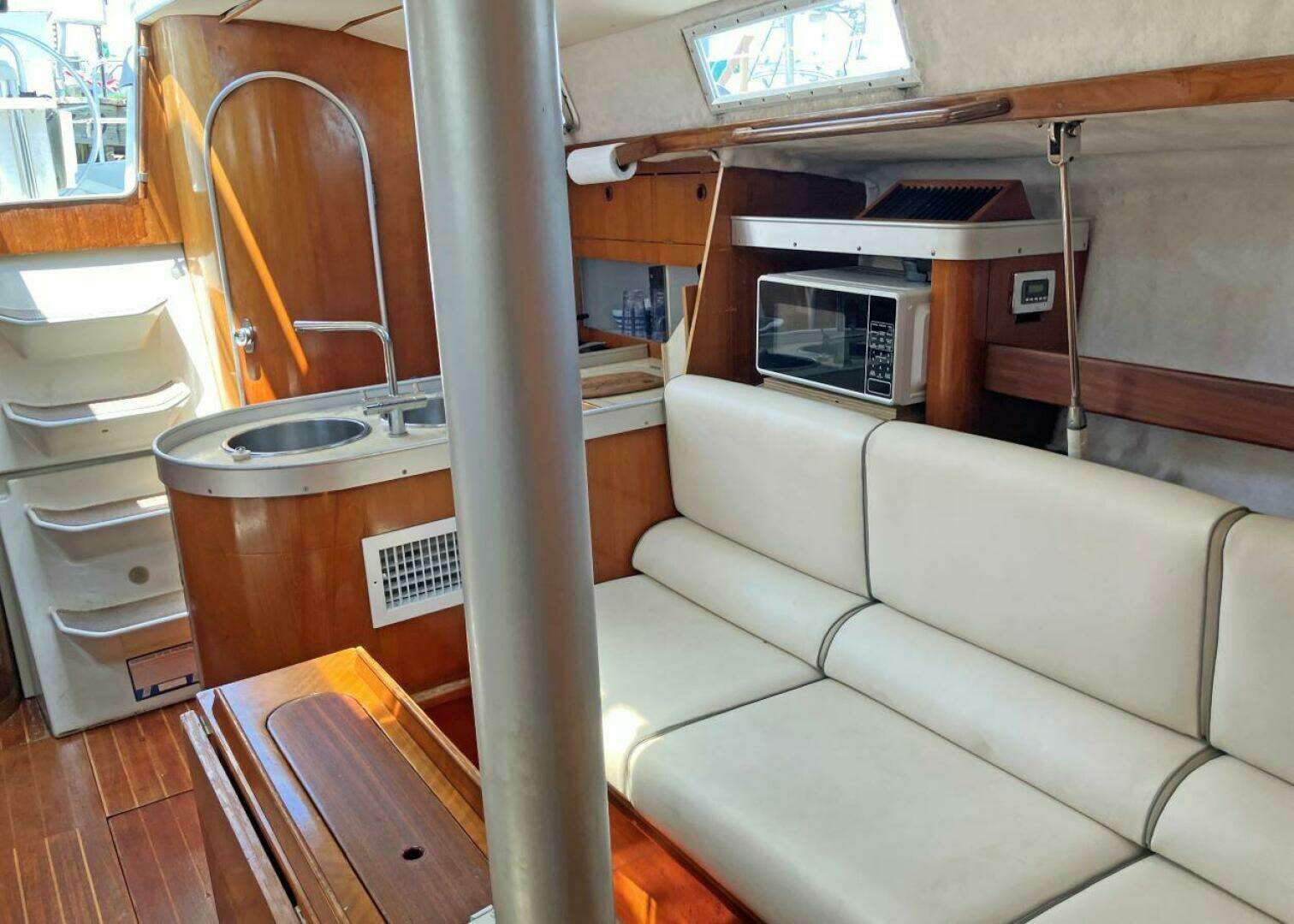 1991 Beneteau Moorings 38 - Image 7
