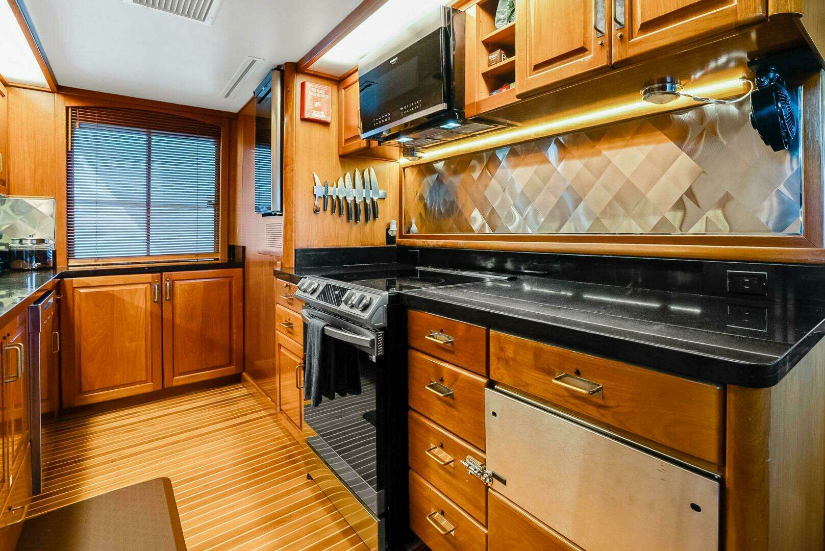 1986 Westport Christensen Cockpit - Image 7