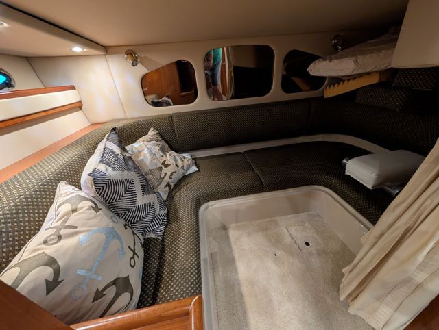 2003 Cruisers Yachts 3470 Express - 21