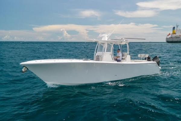 2026 Front Runner 33 Center Console