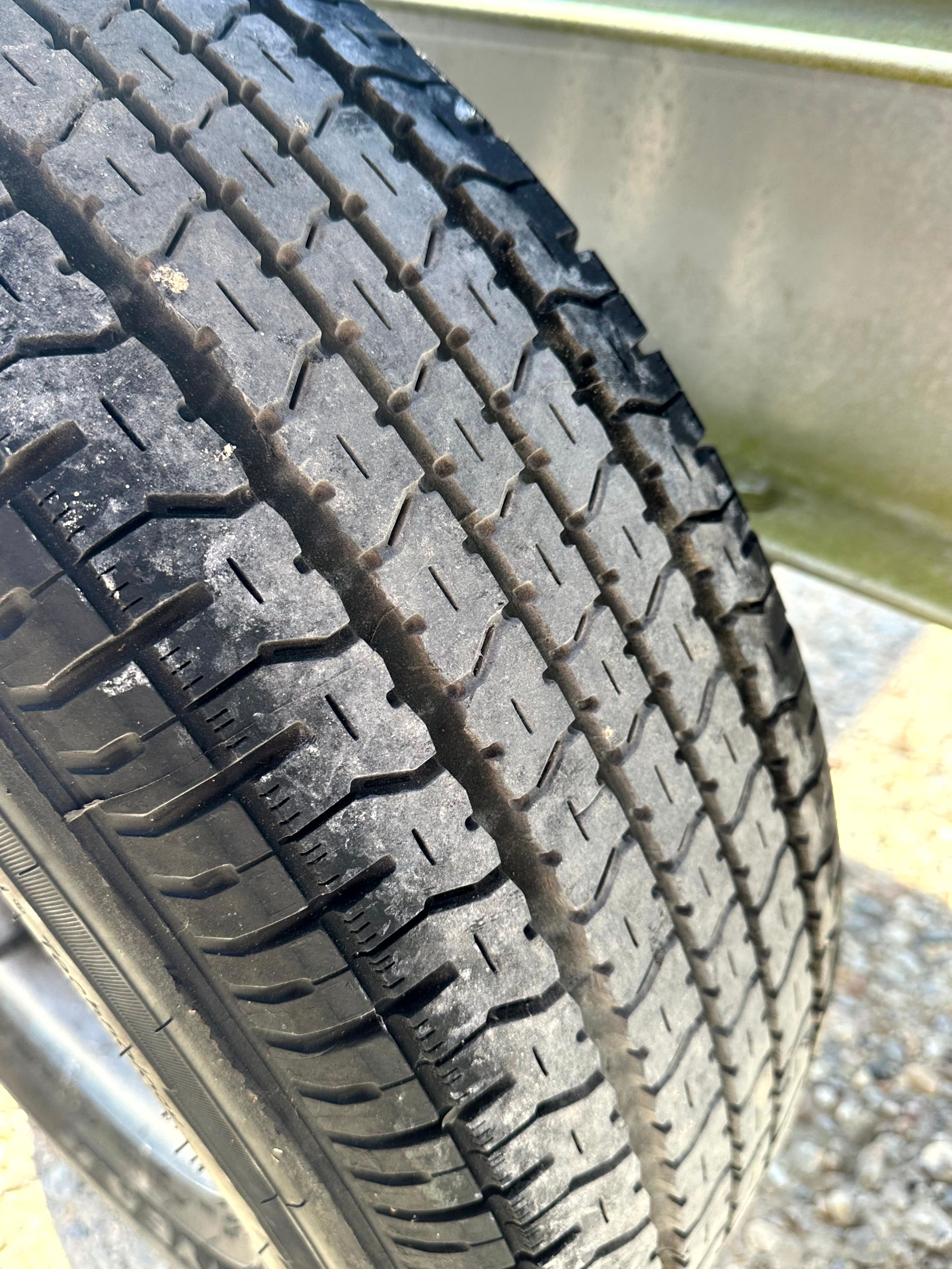 Close-up of a tire, Grady-White X26 Tigercat 2000.